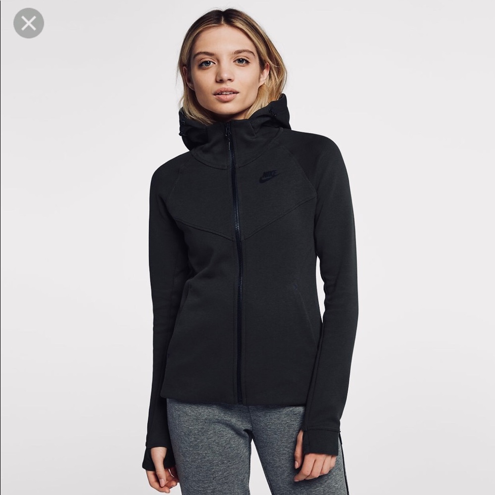 🎁Nike Sportswear full zip hoodie w/thumb insert‼️